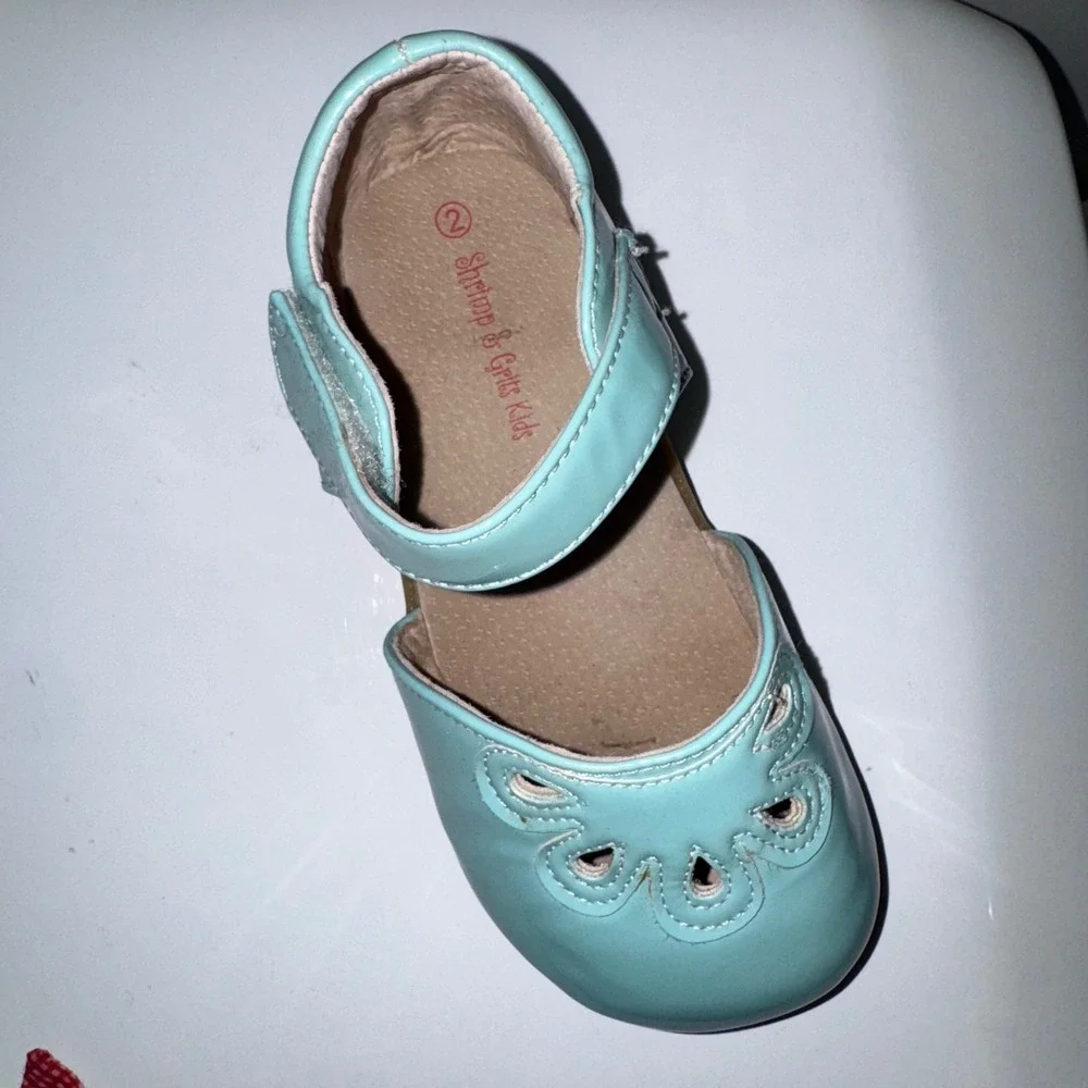 Shrimp & Grits Kids Sandal (RT only) Aqua Blue Flower Accent Hook & Loop‎ Size 2